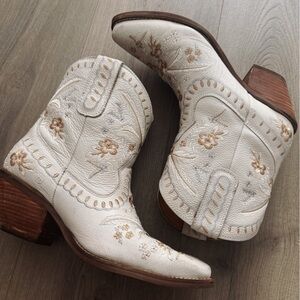Dingo White and Brown Ankle Boots with Floral Embroidery